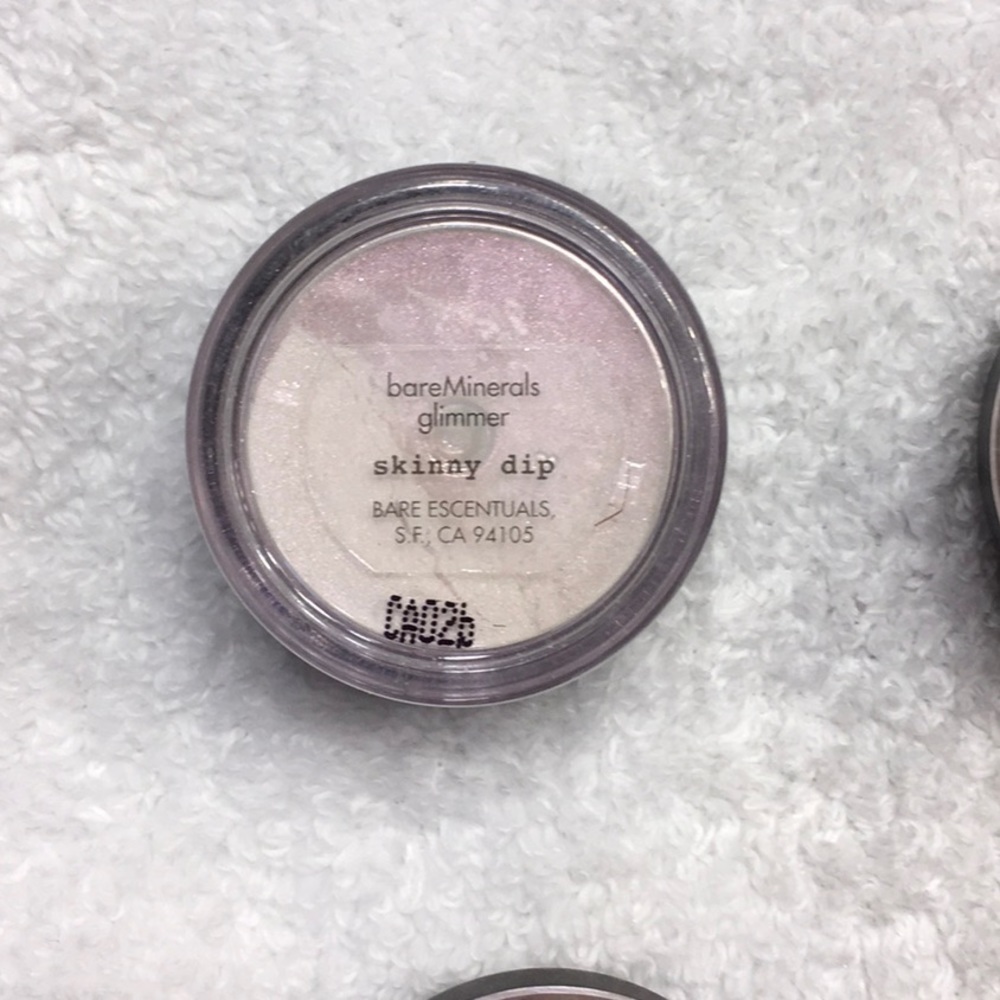 BareMinerals glimmer eye shadow in skinny dip